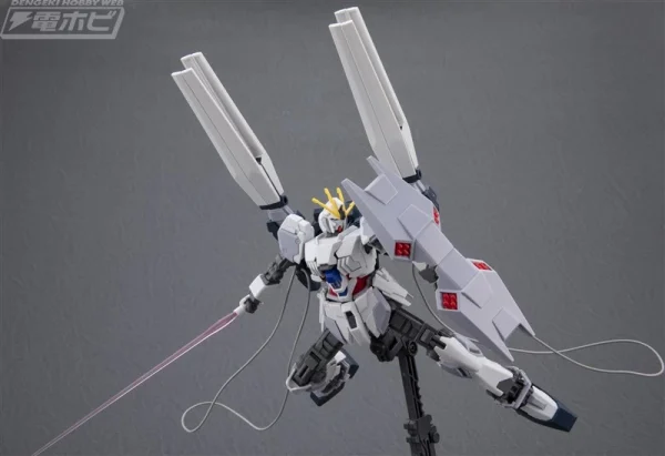 HG 1/144 NARRATIVE GUNDAM B-PACKS commentaire favorable 5